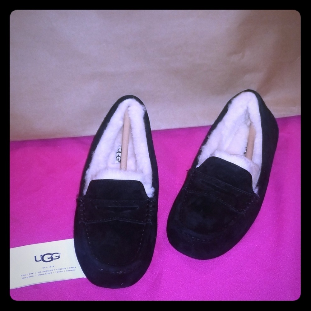 Water resistant slippers